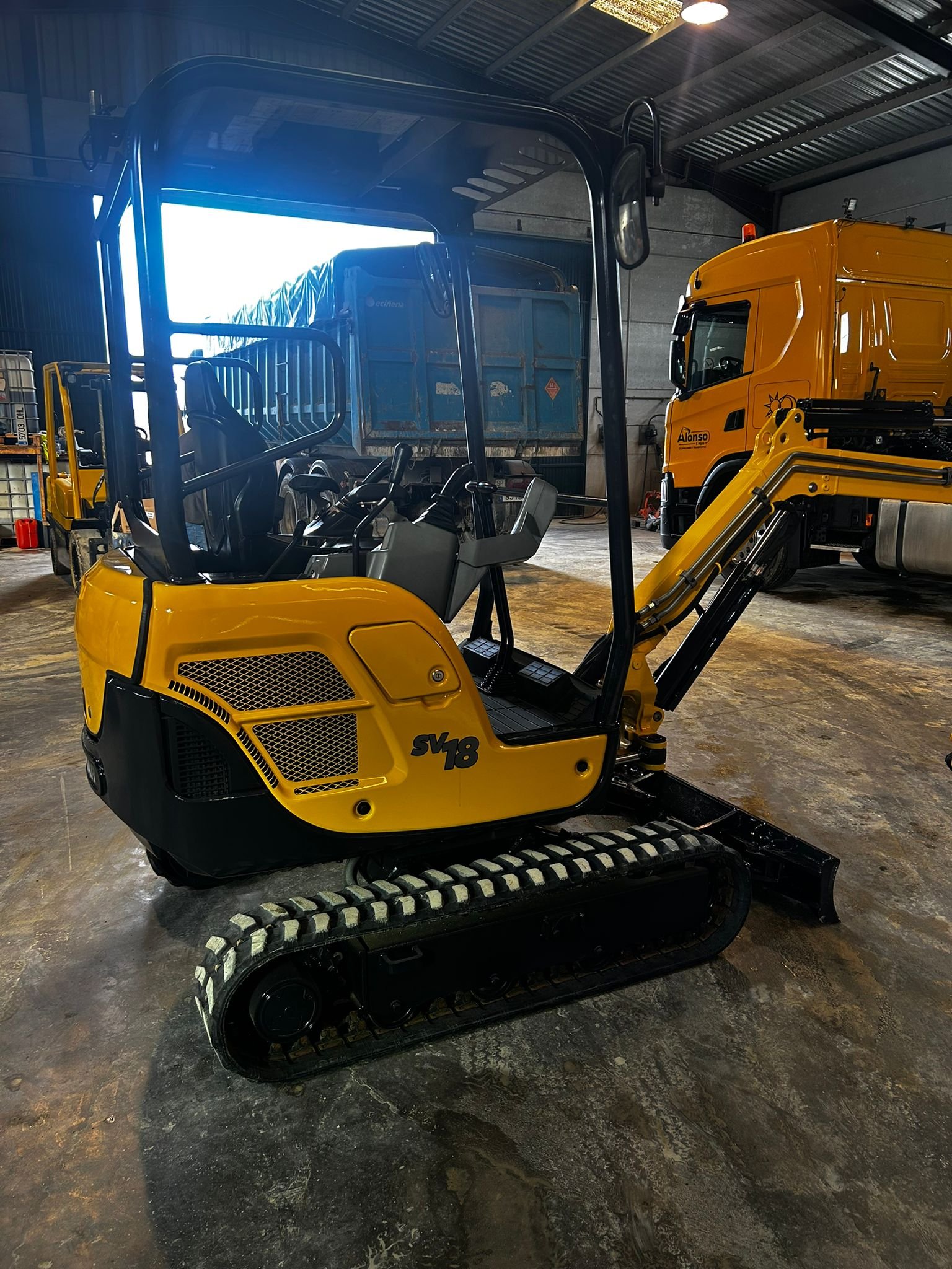 Excavadora Yanmar SV18