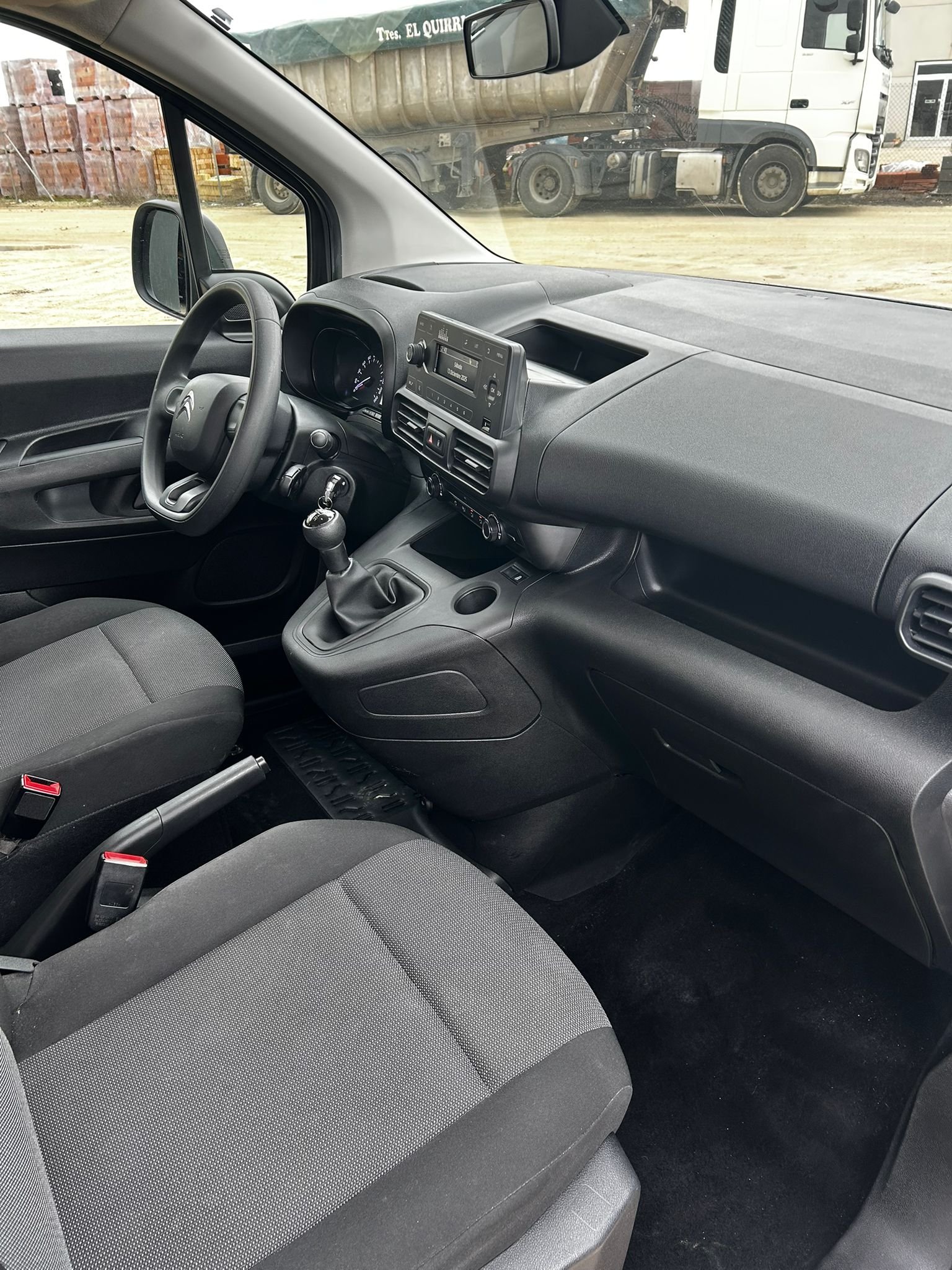 Furgoneta Citroen Año 2020 Km 183.200 Transferencia incluida - Imagen 8