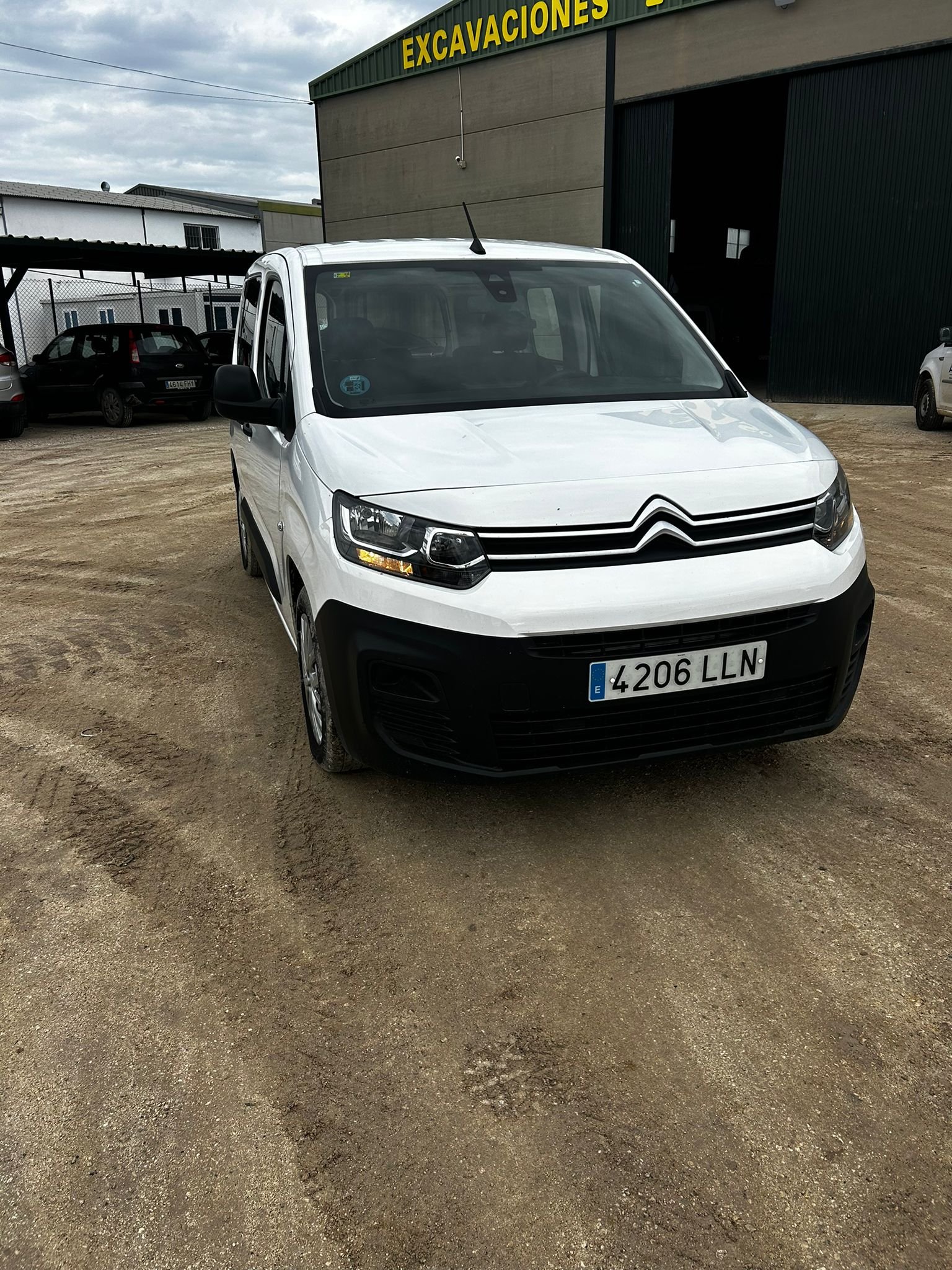 Furgoneta Citroen Año 2020 Km 183.200 Transferencia incluida - Imagen 6