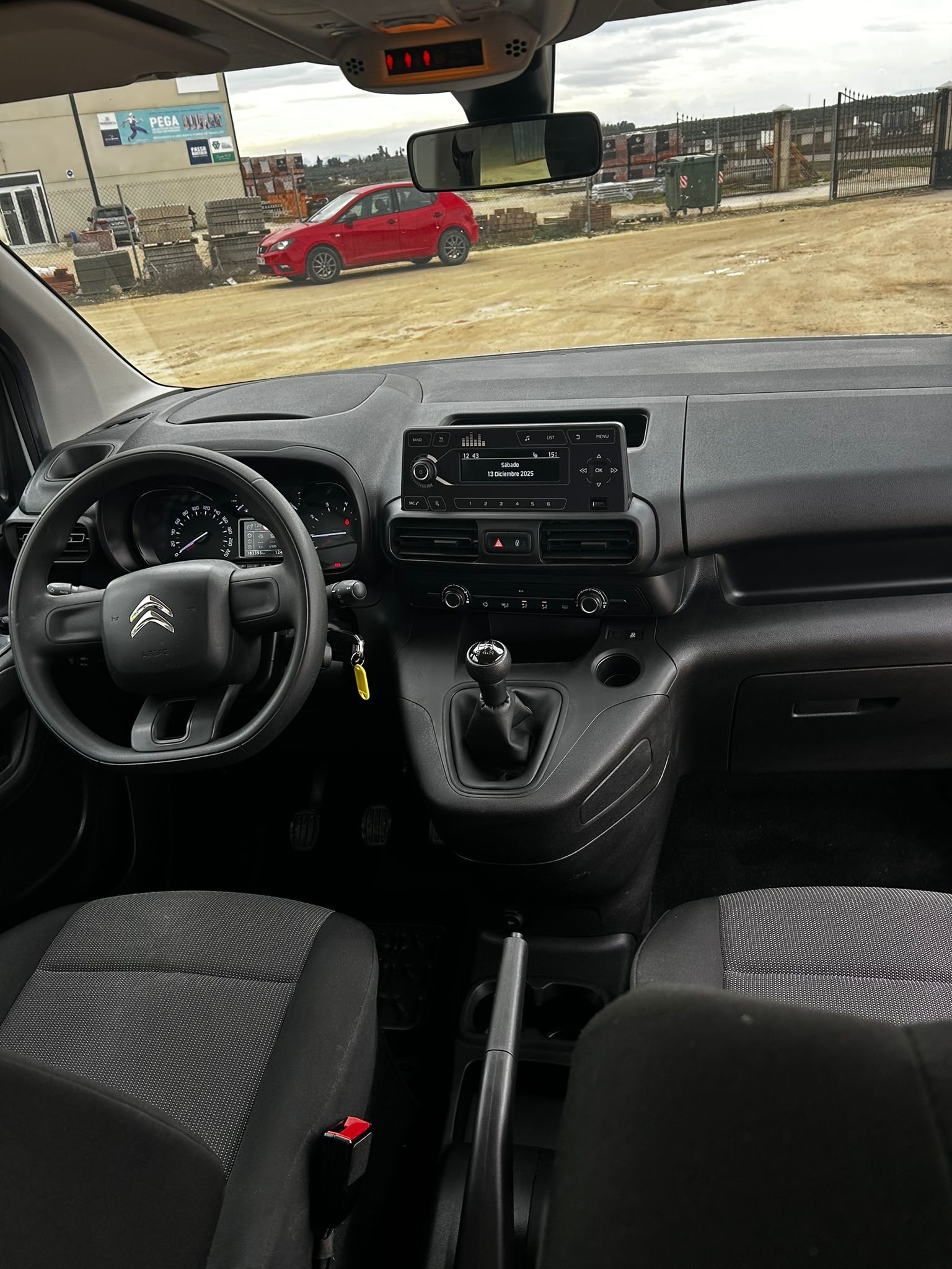 Furgoneta Citroen Año 2020 Km 183.200 Transferencia incluida - Imagen 5